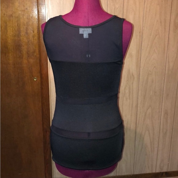 Bundle of 2 Women’s XS Casual and sexy sleeveless tops - Picture 7 of 7